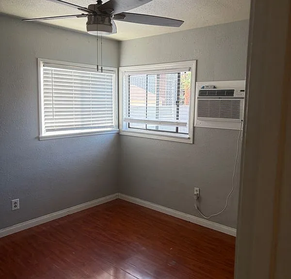 11433 Emelita St #2 — Photo 9
