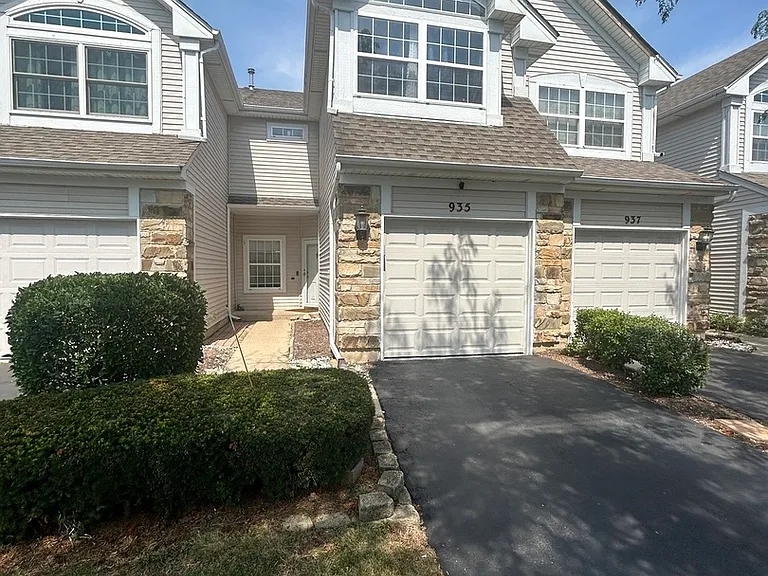 935 Viewpoint Dr — Photo 1