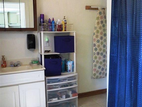 Unit 1 Bathroom