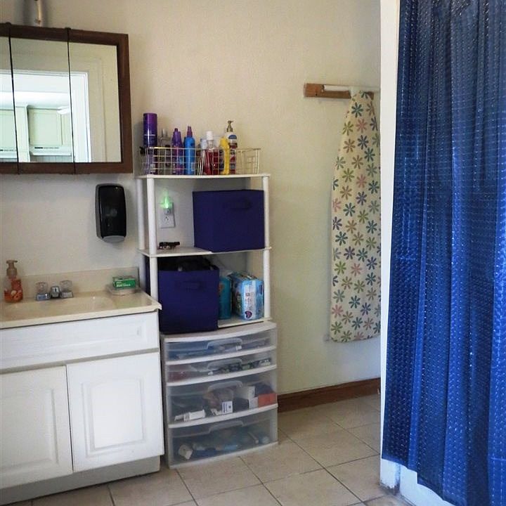 Unit 1 Bathroom