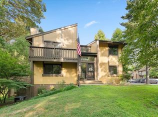 2224 Glencourse Ln, Reston, VA 20191