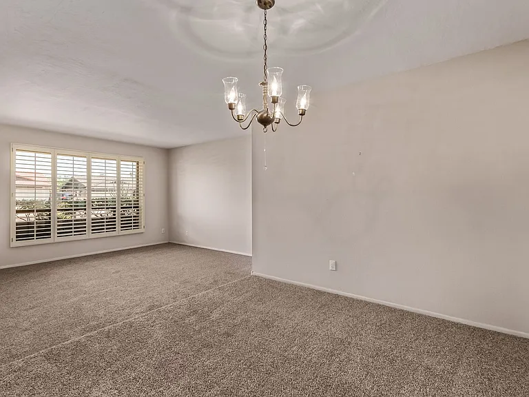 2637 E Sierra St — Photo 9