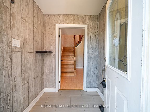5th image of 34 Clarridge Ct