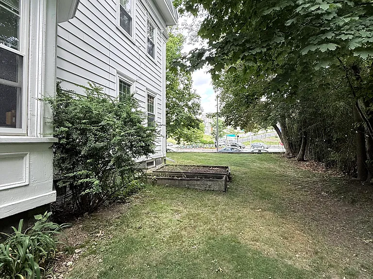 715 Cambridge St — Photo 13