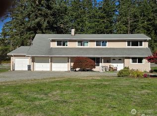 201 Sunset Dr, Oak Harbor, WA 98277