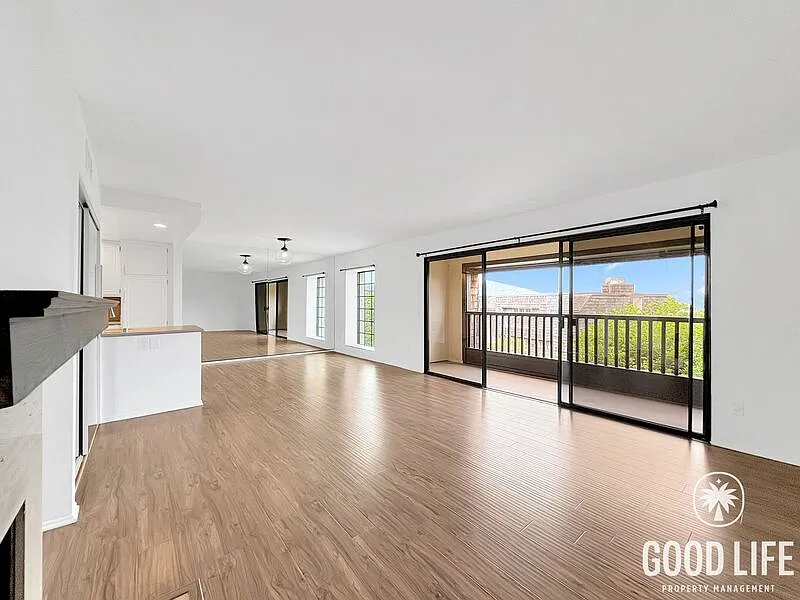2 bed, 2.5 bath, 1446 sqft, $5,150 — Photo 2