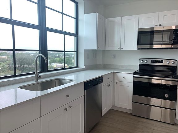 3rd image of 4100 Davie Rd #417
