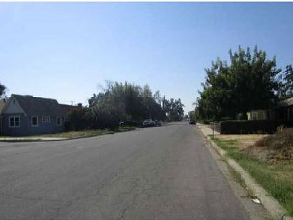 Exterior Neighborhood (street photo)