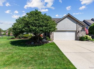 48878 Park Place Dr, Macomb, MI