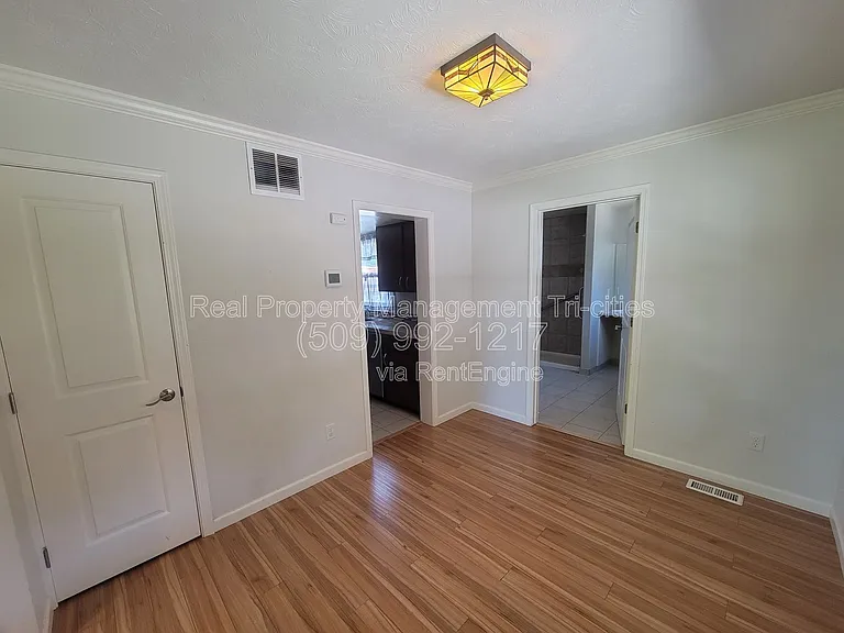 414 Douglass Ave — Photo 6