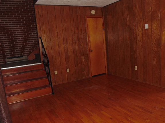 4th image of 815 Deer Park Ave APT 9