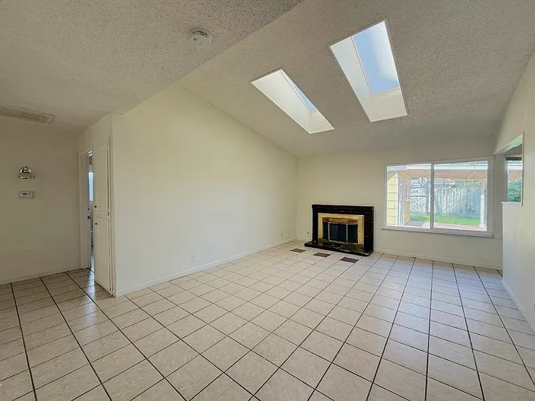 455 Columbia Ave — Photo 2