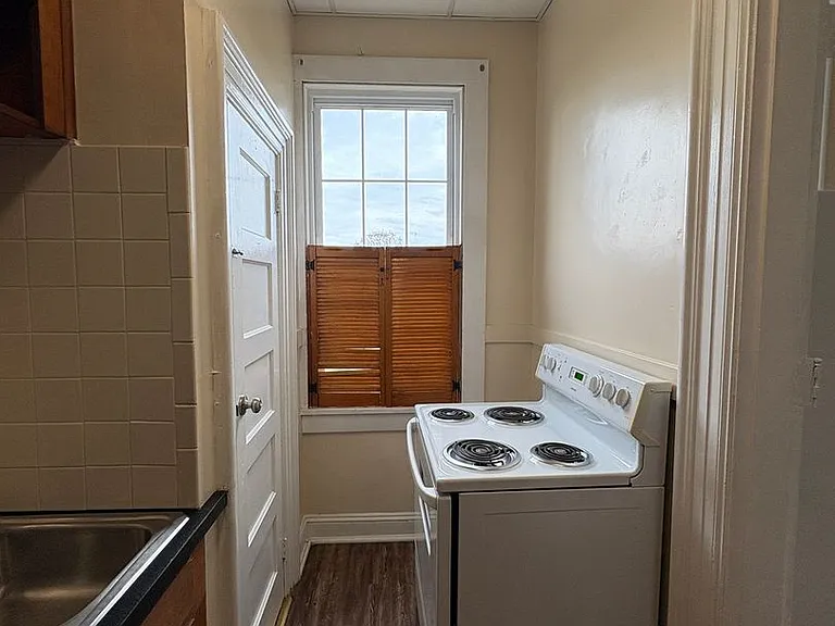 110 Langhorne Ln #4 — Photo 5