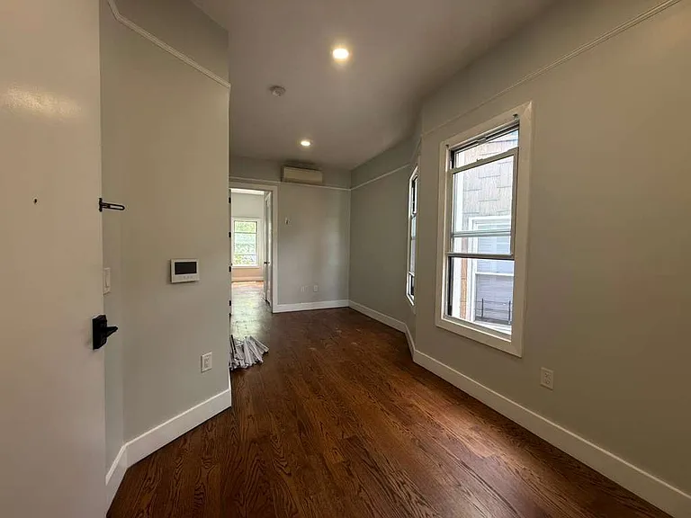 112 Duncan Ave #3 — Photo 4