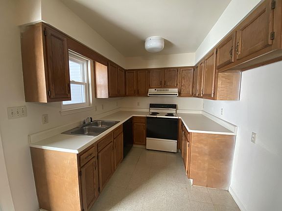 5th image of 218 Magnolia St #218