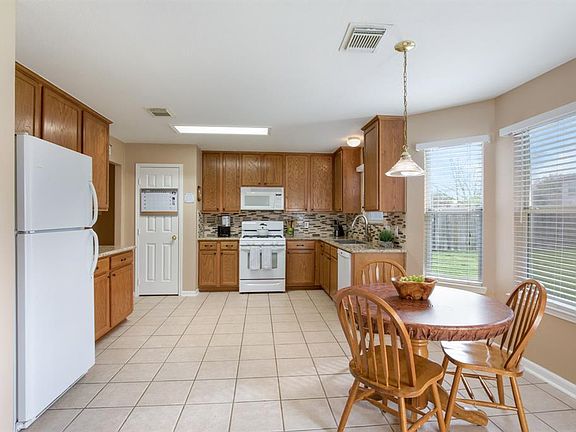 4th image of 3811 Golden Willow Ct
