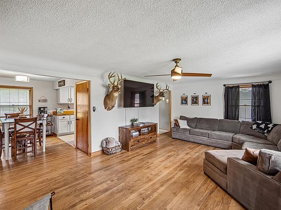 2nd image of 715 Ashworth Dr