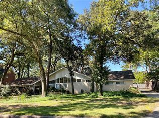 6 Legend Ln, Houston, TX 77024