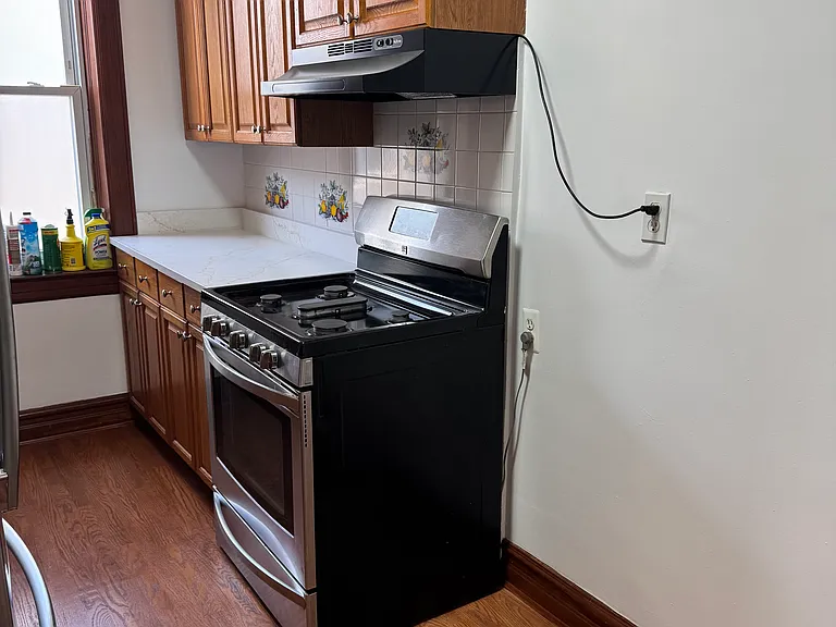78-59 73rd Pl — Photo 11