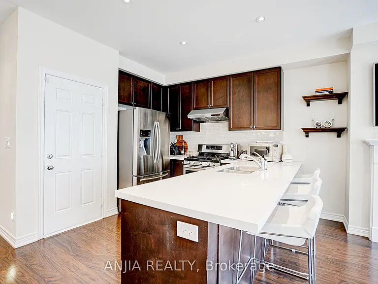 25 Collier Cres — Photo 7