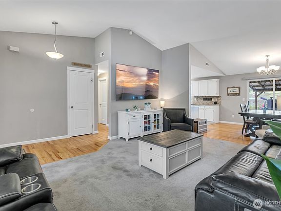 5th image of 19020 34th Avenue E