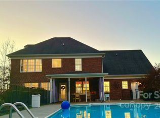 1220 James Farm Rd, Hickory, NC 28602