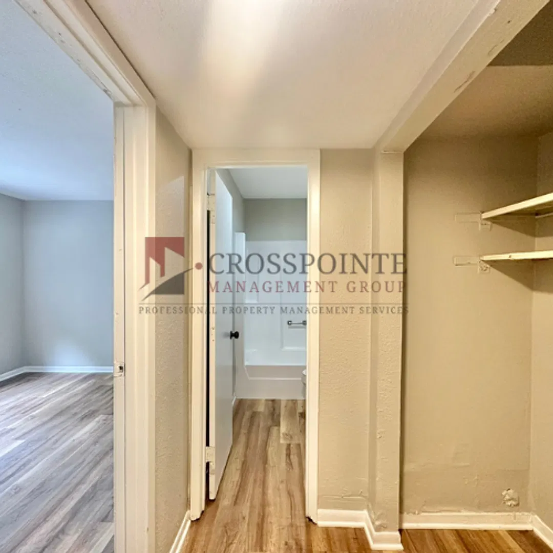 S. Bois D Arc Ave 8 Plex — Photo 3
