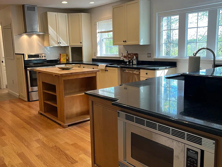 154 Beverly Rd — Photo 10
