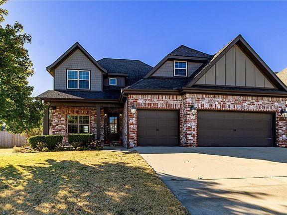 3rd image of 4100 S Willowbend Dr