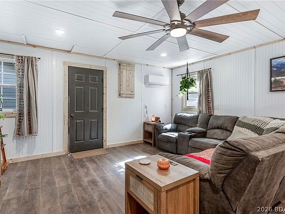 4th image of 1424 Thousand Acres Rd