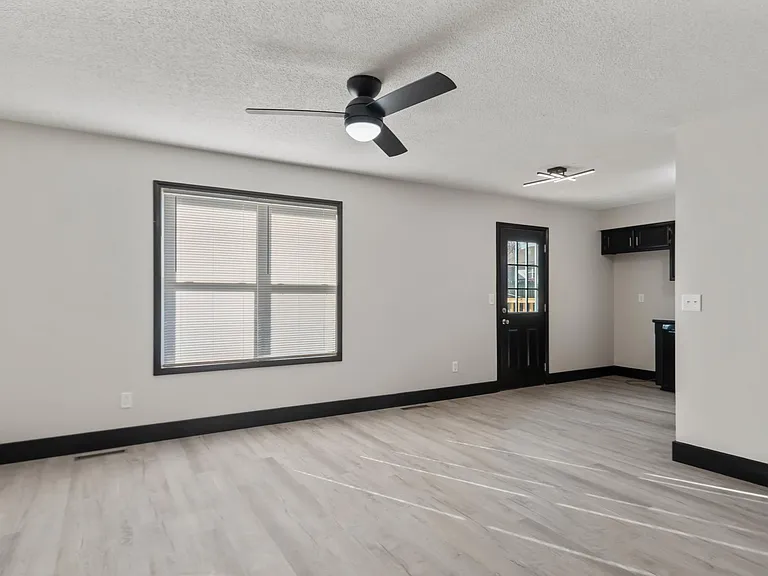1516 W Meadow St — Photo 4