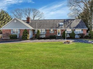 6 Colonial Ct, Bay Shore, NY 11706