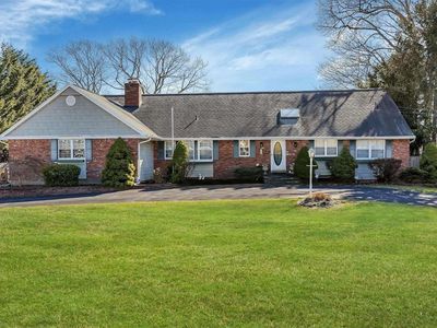 6 Colonial Court, Bay Shore, NY, 11706