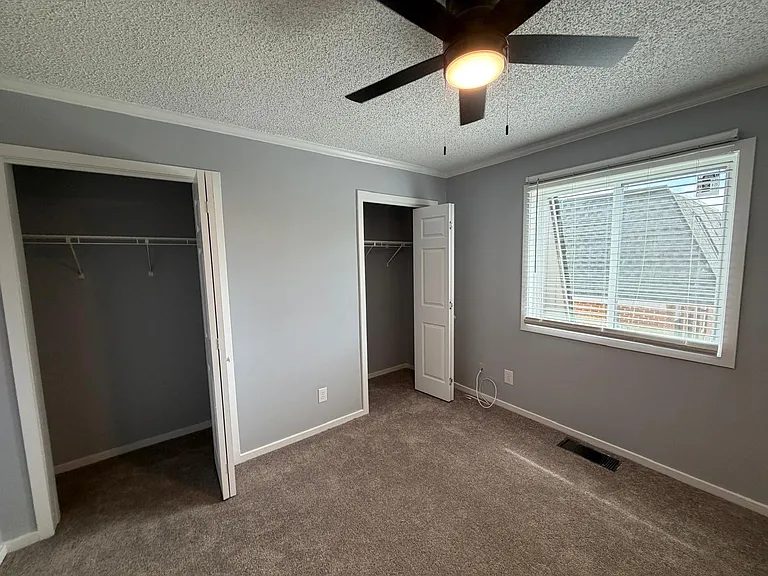 31 Canterbury Ct — Photo 36
