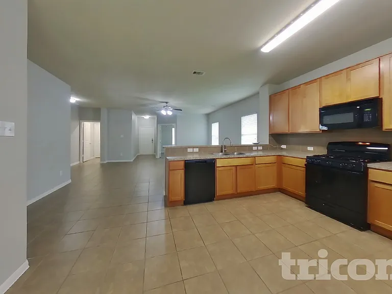 2122 Hackberry Bank Ln — Photo 5