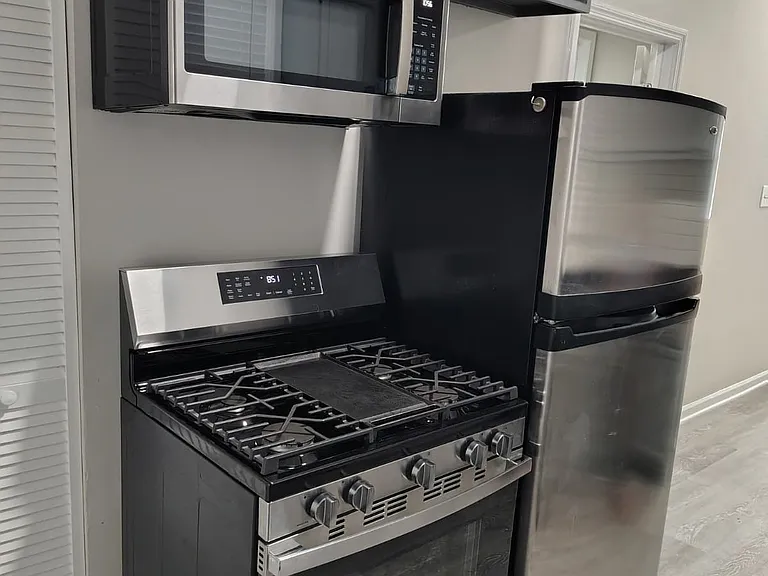 2955 N Spaulding Ave #2F — Photo 3