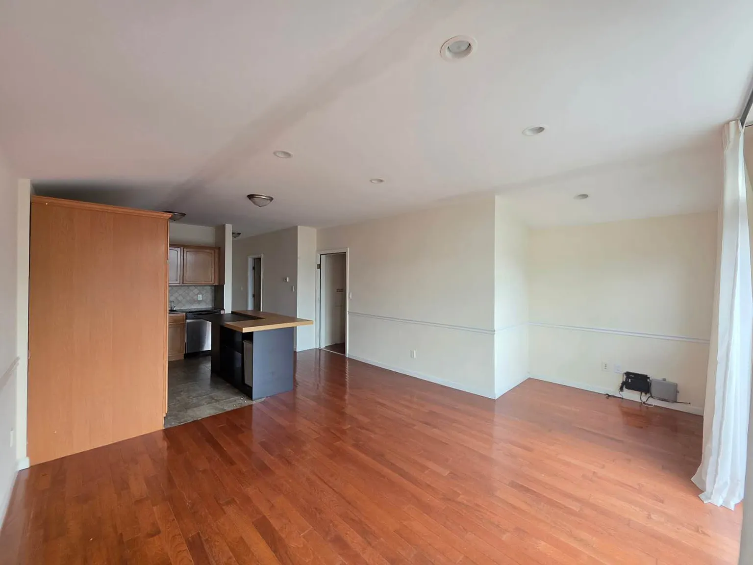 2 bed, 1.5 bath, 1000 sqft, $2,500 — Photo 4