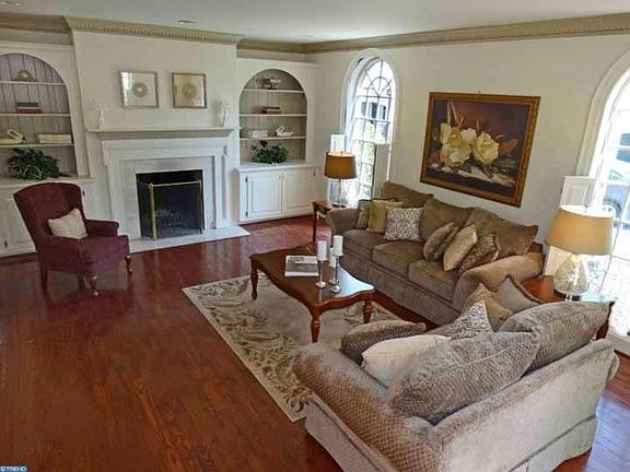 4th image of 12 Barclay Ct