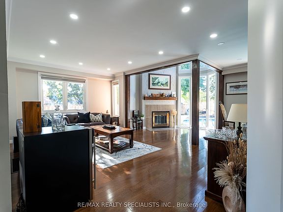 4th image of 39 Parkside Dr