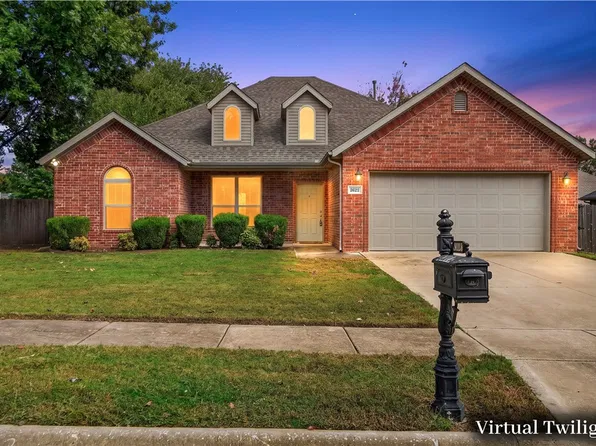 2622 N Brush Creek Dr, Fayetteville, AR 72704