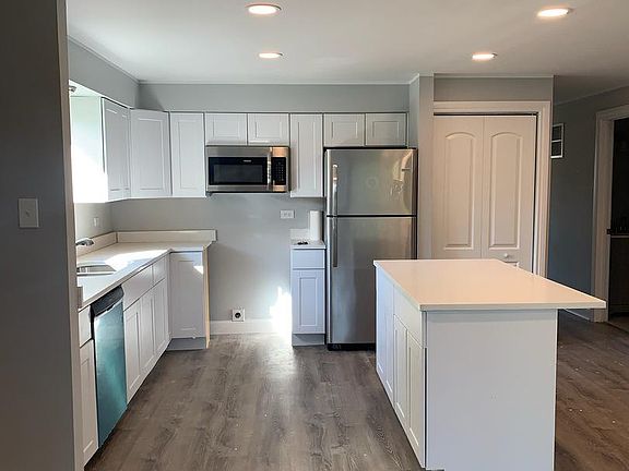 2nd image of 19514 Lake Shore Dr APT 1S