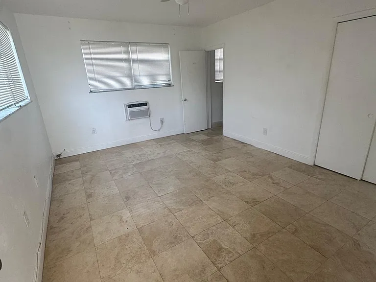 1316 NE 105th St #104 — Photo 9