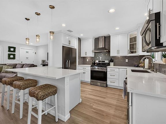 3rd image of 1743 DELAWARE AVENUE NE