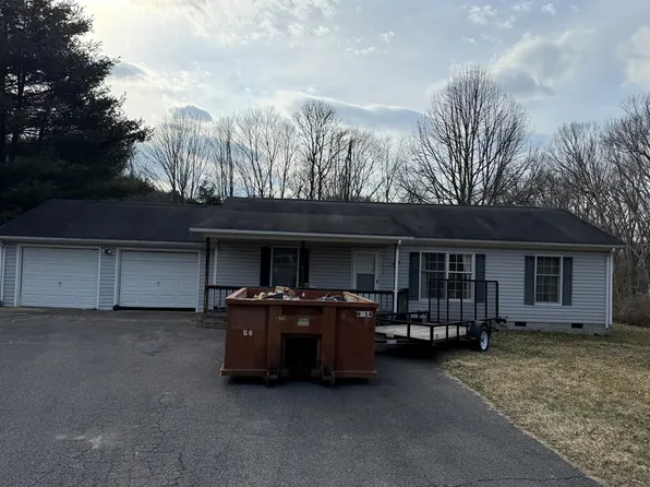 686-4 Lake Rd #H, Daniels, WV 25832