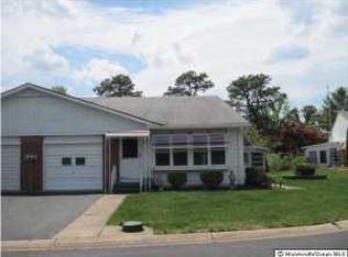 5 Mohawk Dr, Livingston, NJ 07039
