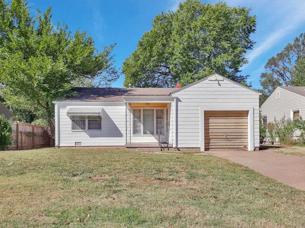 1021 Prairie Park Rd, Wichita, KS 67218