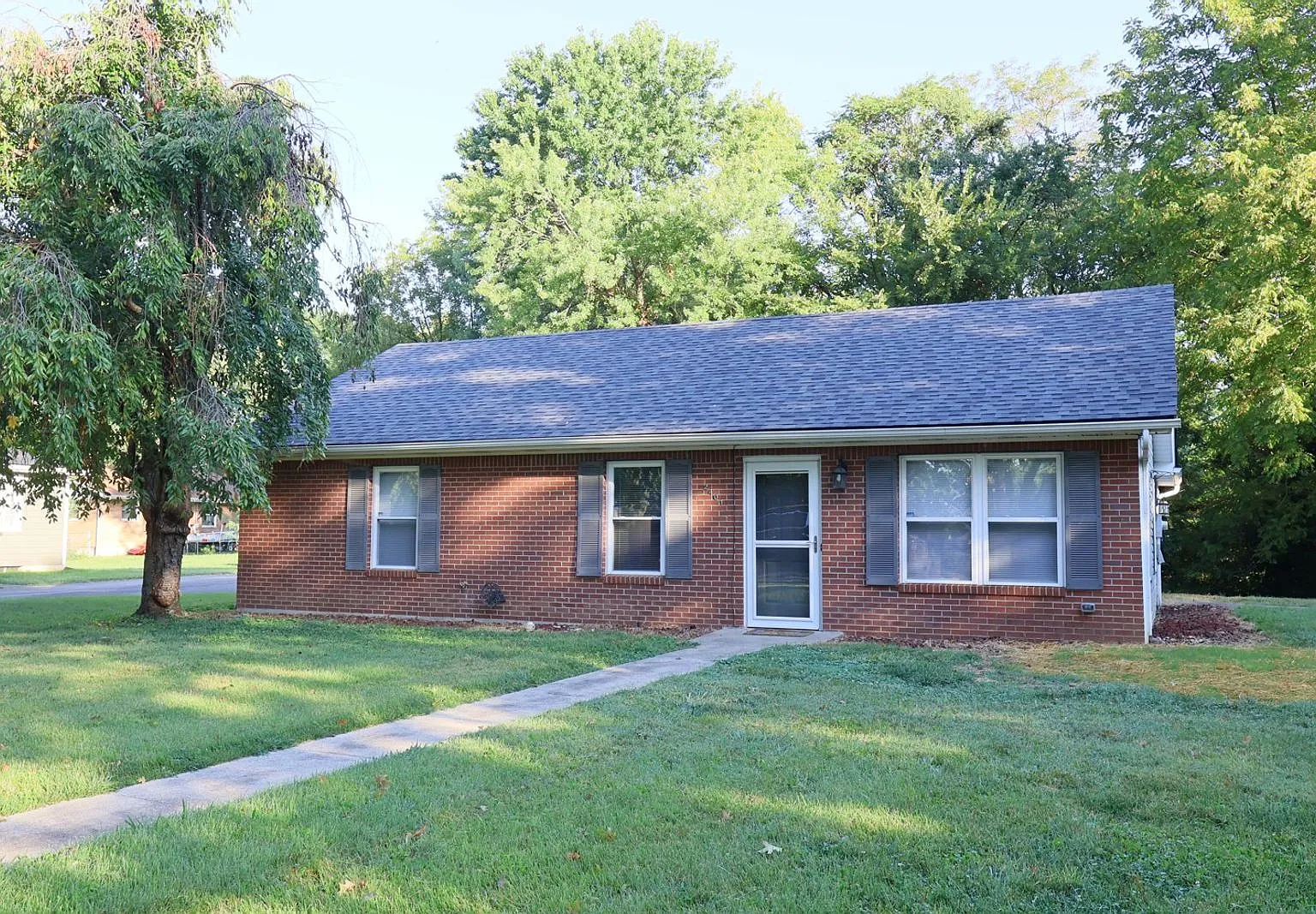 Cozy 3 bed 2 bath home — Photo 2