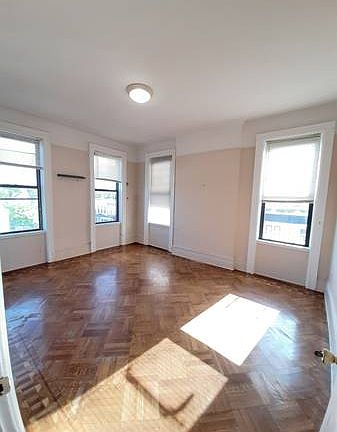 4th image of 3 Essex St #3L