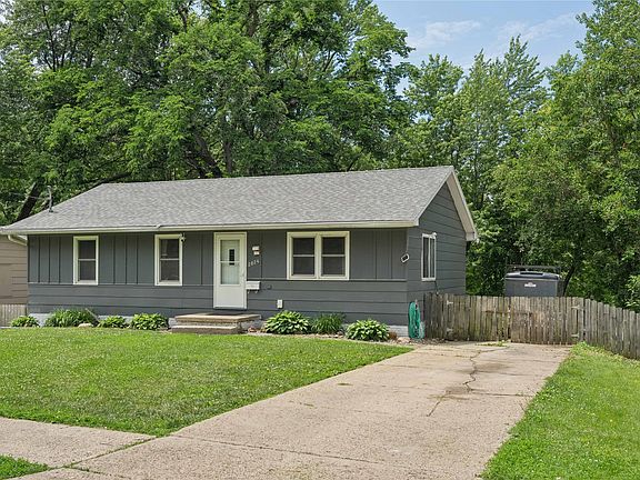 2nd image of 2824 SE 10th St