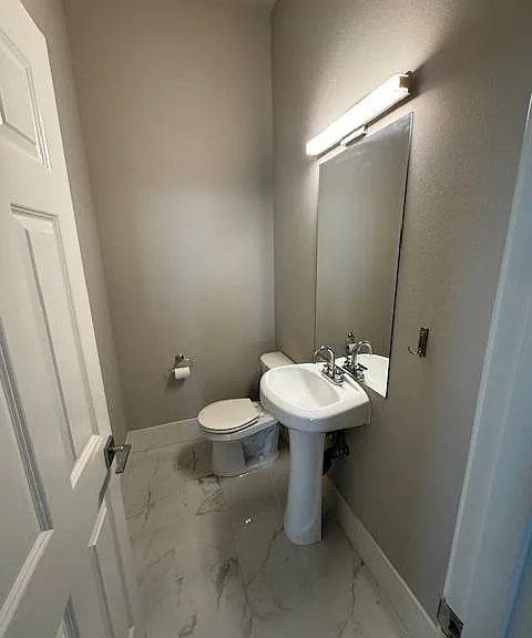58 SW Brook St #C — Photo 12